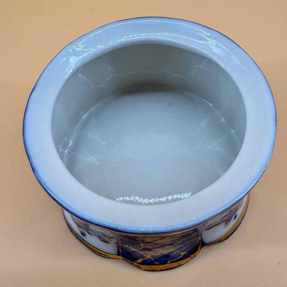 Trinket Box Porcelain Gzhel Hand Painted White Blue Gold NWOT - Picture 9 of 15